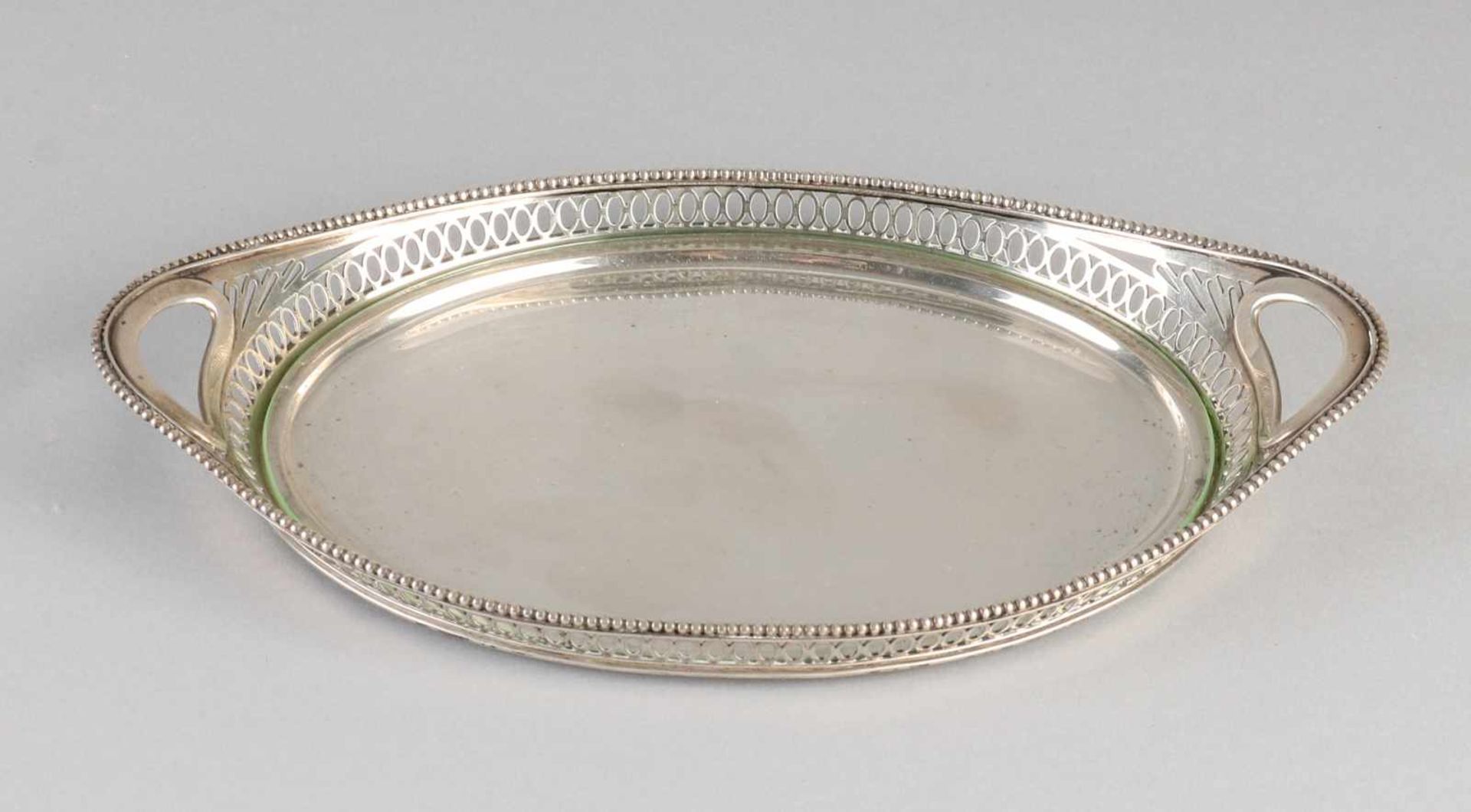 Silver platter, 833/000, boat-shaped model oval sawing and pearl edge. MT .: unclear, Schoonhoven,