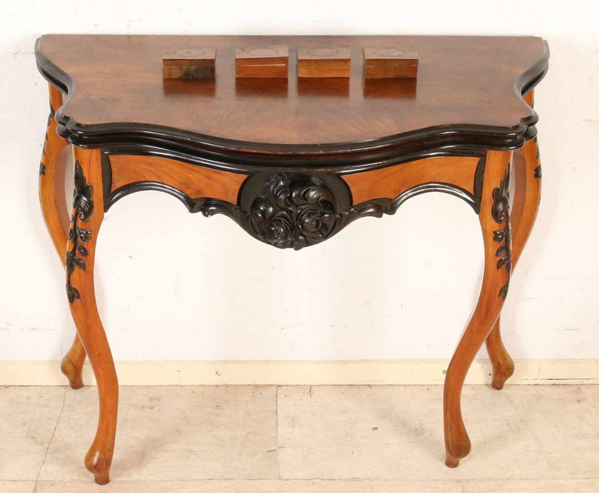 Beautiful Dutch walnut William gecontourneerd console with folding blade, with inside four ancient - Bild 2 aus 2