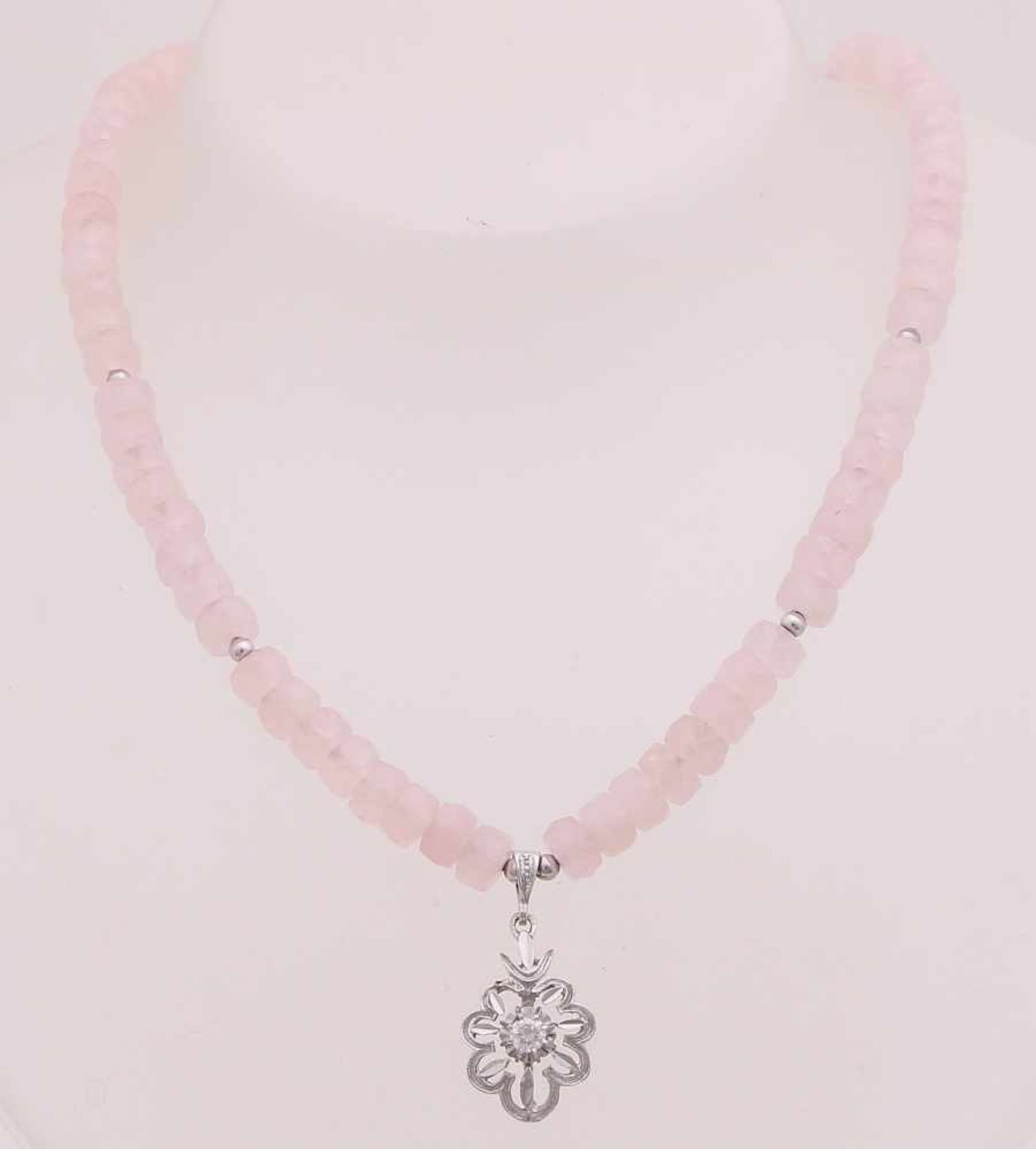 Necklace of rose quartz with white gold balls and closure, 585/000, and a white gold pendant with