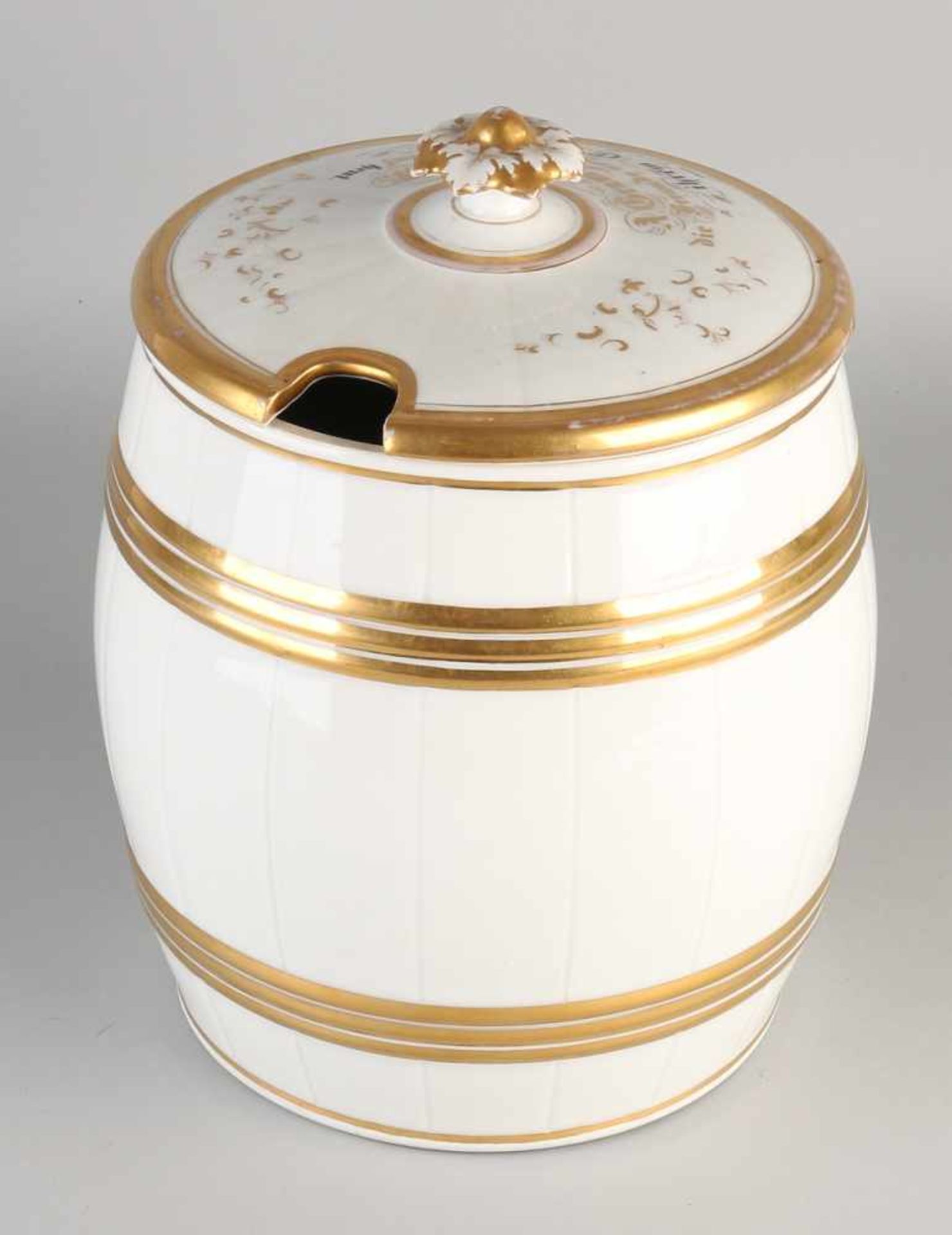 Large 19th century German KPM porcelain lidded with hand-painted landscape and gold decor. - Bild 2 aus 3