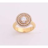 Elegant yellow gold ring, 750/000, with diamond. Ring with big tight rosette, ø 14,5mm, in the