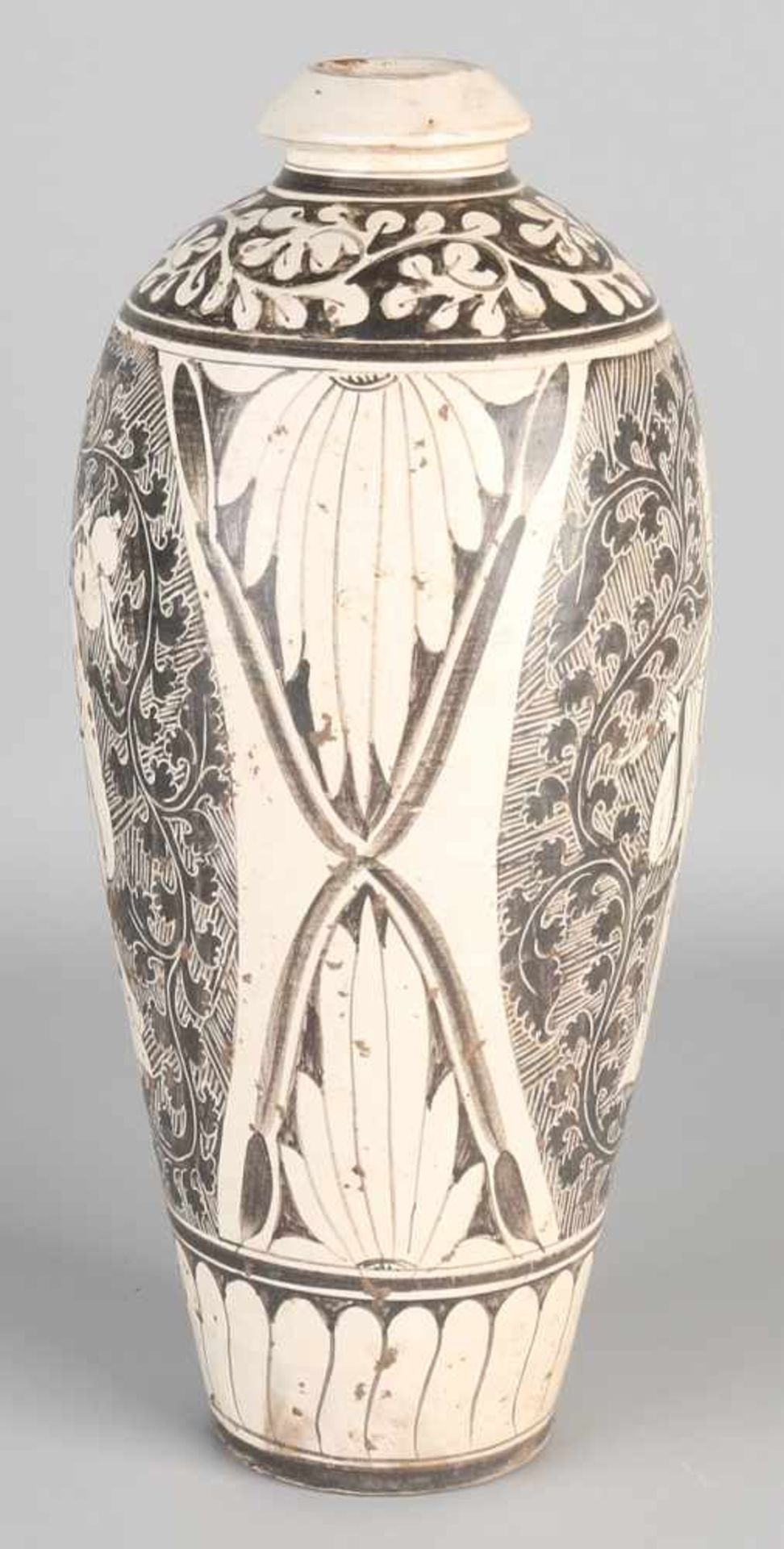 Large Chinese porcelain vase with figures and floral decoration in Sung style. 39.5x14.5Ø in good - Bild 2 aus 3