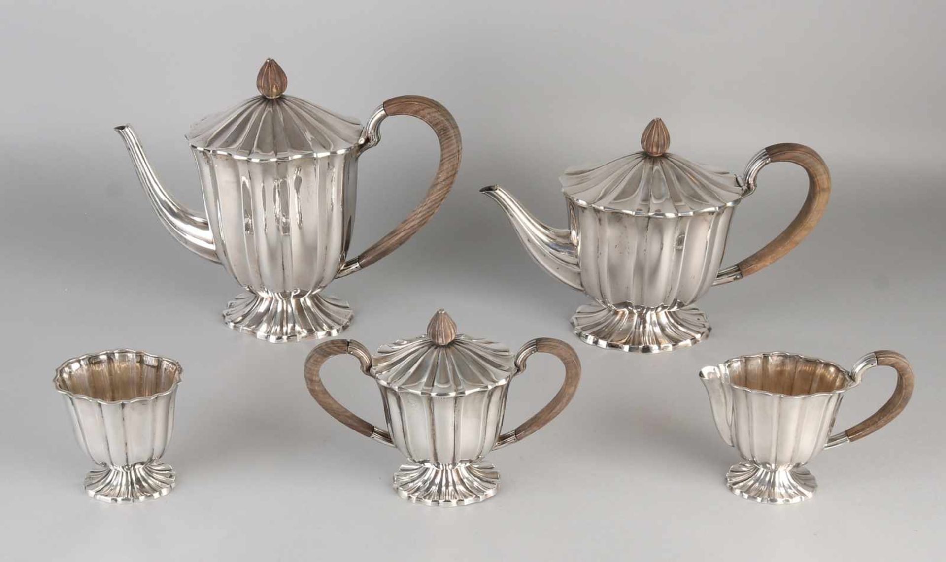 Fine silver coffee service, 833/000, 5 parts of a coffee and tea pot, a milk jug, a sugar bowl and - Bild 2 aus 2