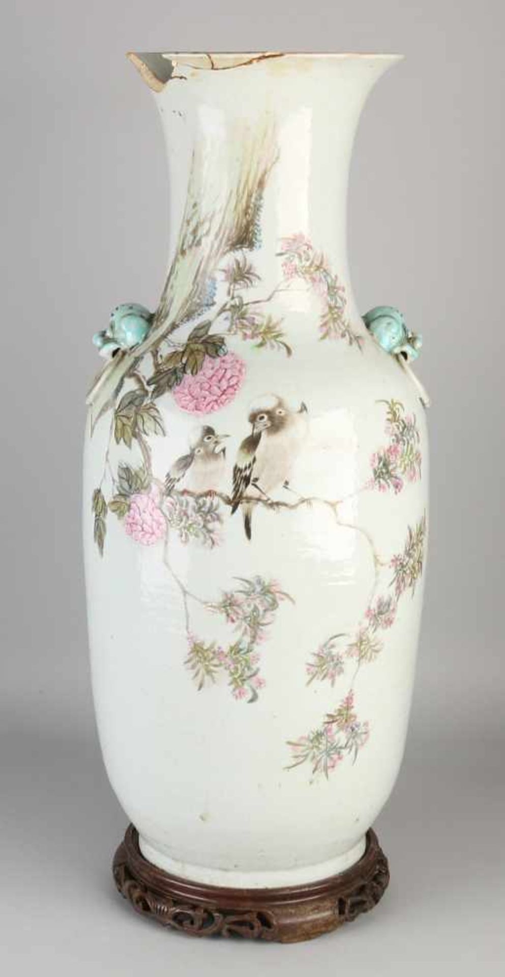 Large Chinese porcelain vase Family Rose with figures fishing and bird decor. Edge damage. - Bild 2 aus 2