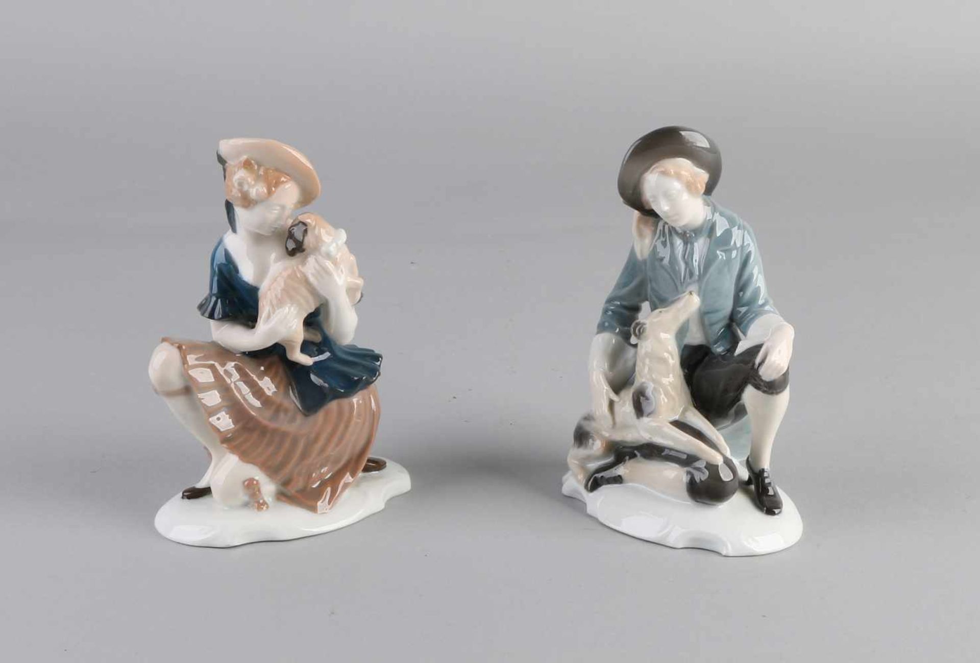 Zwei deutsche Rosenthal Porzellanfiguren. Selb Bayern. Figuren mit Hunden. Größe: 15 - 16 cm. In