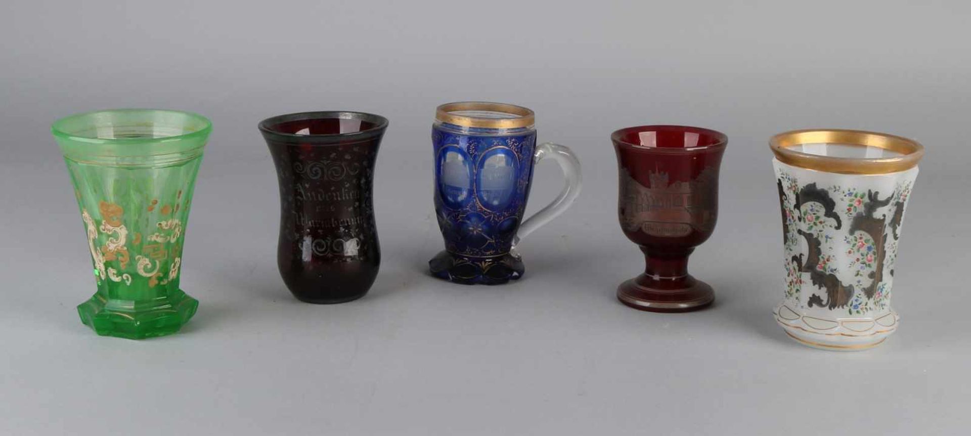 Fünf verschiedene böhmische Kristallgläser farbig, um 1900, rotes Glas mit der Aufschrift