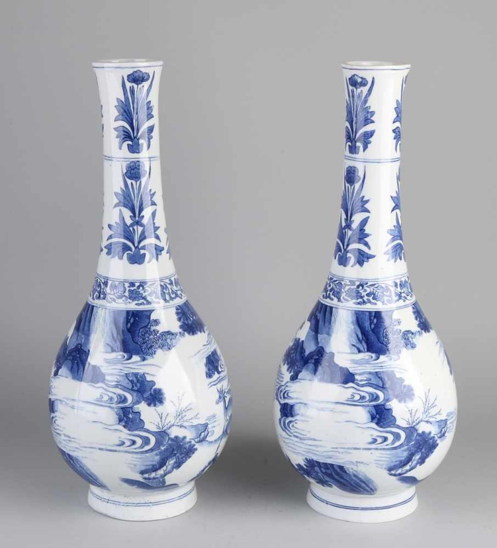 Zwei große chinesische Porzellanvasen nach altem Beispiel. Lithographiert. Größe: H 40,5 cm. In - Bild 2 aus 2