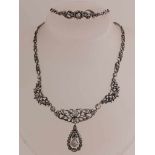 Schönes Armband und Halsband mit Diamanten. Antikes Armband und Halsband in Silber mit S-förmigen