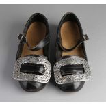 Schuhe mit silbernen Schnallen, 833/000, traditionelle Schuhe mit silbernen Schnallen mit gesägter