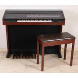 Elektronische Yamaha-Tastatur. Typ Electone + Bank. Abmessungen: 90 x 107 x 44 cm. In guter