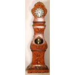 Italienische Standuhr im Palisander-Boulle-Stil mit floralen Intarsien und Bronzedekorationen.