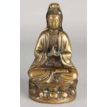 Alter chinesischer Bronzebuddha auf Lotusblume. Größe: H 18 cm. In guter Kondition.Old Chin