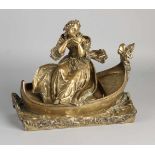 Antike Pendelfigur aus Bronze. Frau im Boot. Abmessungen: Sockel 23 x 10 cm. In guter Kondition.<br