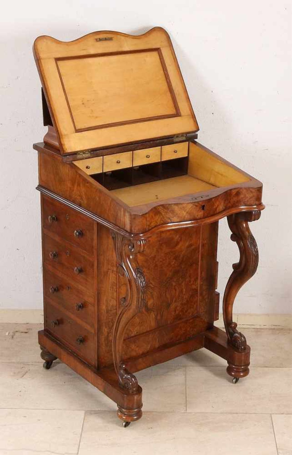 Zwei antike englische Möbel aus dem 19. Jahrhundert. Einst ein Mahagoni Davenport Schreibtisch mit - Image 2 of 3