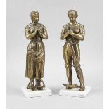 Zwei antike bronzefarbene Metallfiguren. Um 1920. Bauern Mann und Frau. Größe: 34 - 35 cm. In