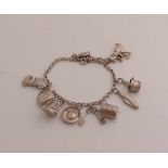 Silber Jasseron Armband, 835/000, mit 10 Silber Charms. 18 cm. Vorderseite der Sicherheitskette.