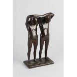 Bronzefigur. 20. Jahrhundert. Zwei nackte Kriegsgefangene. Abmessungen: 21 x 11 x 5,5 cm. In guter