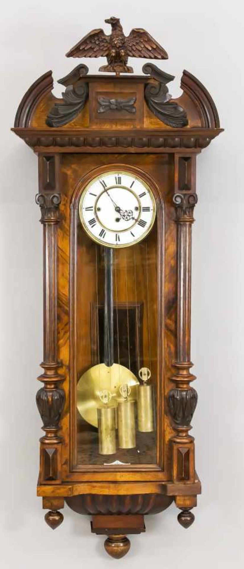 Antiker Wiener Walnussregler mit Vierteldrehung. Drei Gewichte. Um 1880. Größe: 125 cm. In guter