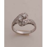 Weißgoldring, 585/000, mit Diamant. Fantasie auffälliger Ring mit 2 Diamanten im Brillantschliff