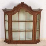 Antike holländische Eichenwandvitrine im Barockstil. Um 1900. Abmessungen: 100 x 92 x 25 cm. In