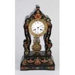 Französische Boulle-Uhr aus dem 19. Jahrhundert mit Inlay aus Messing, Schildkröte und Perlmutt.