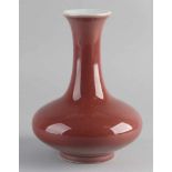 Chinesische Porzellanvase mit roter Glasur. Sang de Boeuf. Größe: 20 x Ø 15 cm. In guter Kondition.