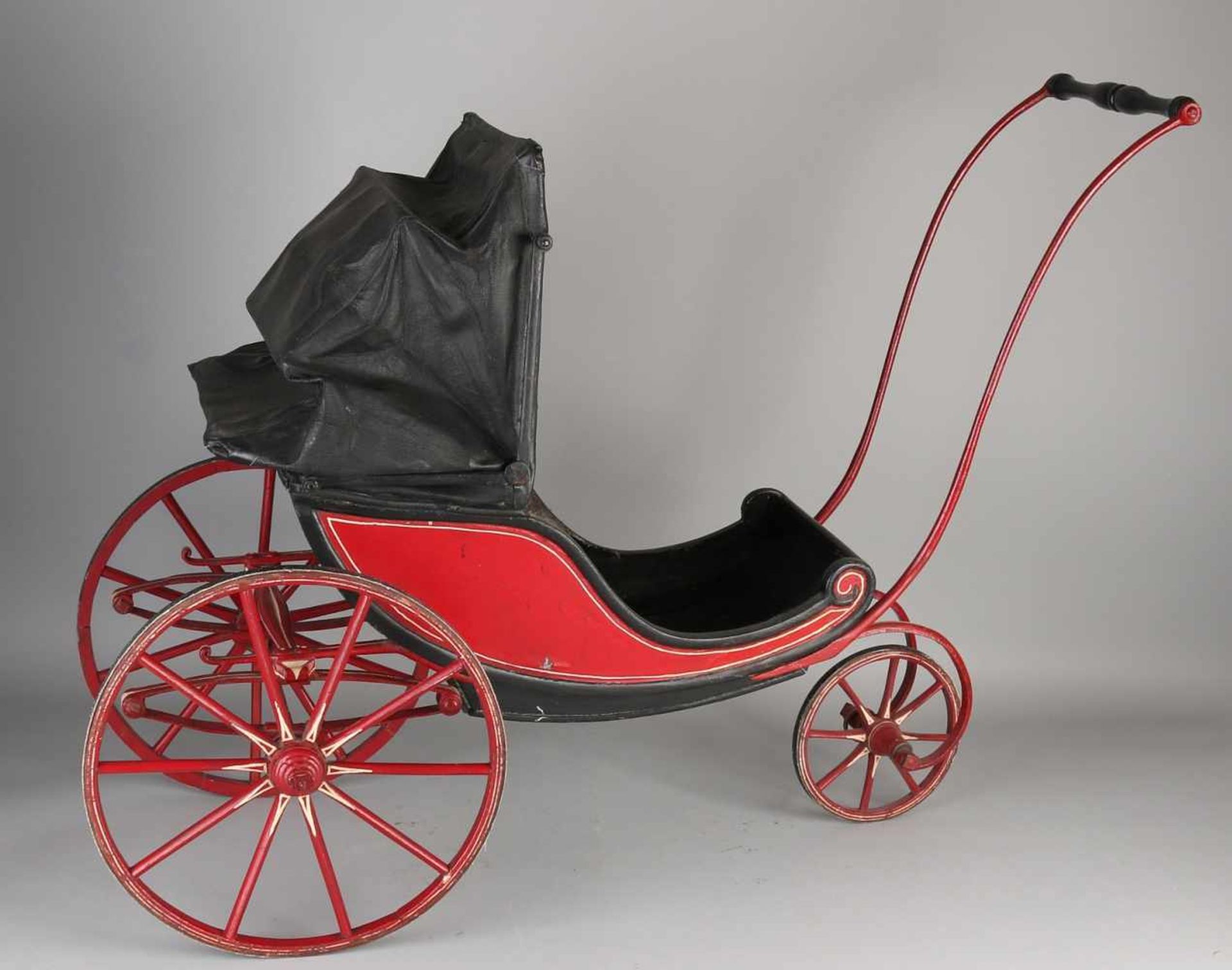 Seltener Spielzeugpuppenwagen aus dem 19. Jahrhundert mit Lederbezug, original lackiertem Chassis