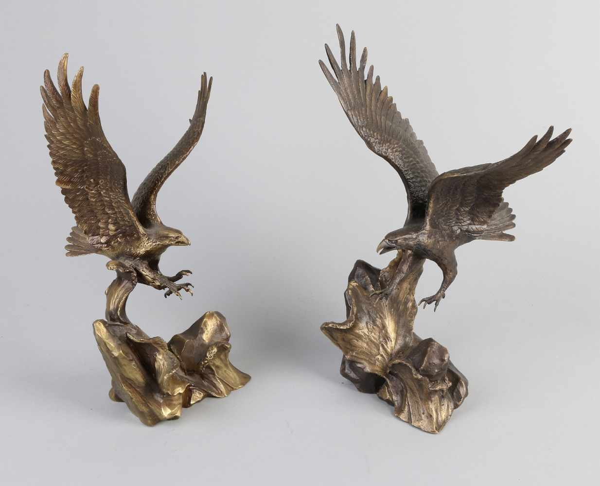 Zwei Franklin Mint Bronzefiguren. Adler am Felsen. Von Ronald van Ruyckveldt 1990. Maße: 28 x 19 x