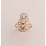 Schöner Goldring, 750/000, mit Diamant. Ring mit einem festen Band und einem ovalen Kopf, besetzt