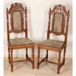 Vier antike Stühle aus französischer Eiche mit guter Polsterung. Um 1880. Abmessungen: 110 x 44 x 40