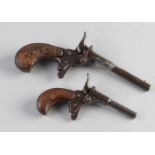 Zwei kleine antike Damenpistolen mit einer Kugel. Größe: L 11 - 16 cm. In guter Kondition.T