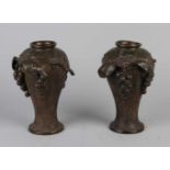 Zwei antike deutsche Bronze Jugendstil Vasen mit Weinreben. Möglicherweise Theresiënsthal. Größe: 24