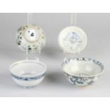 Vier antike chinesische Porzellanschalen. Fracht versenkt 1822. Knistern Glasur. Blumen- /