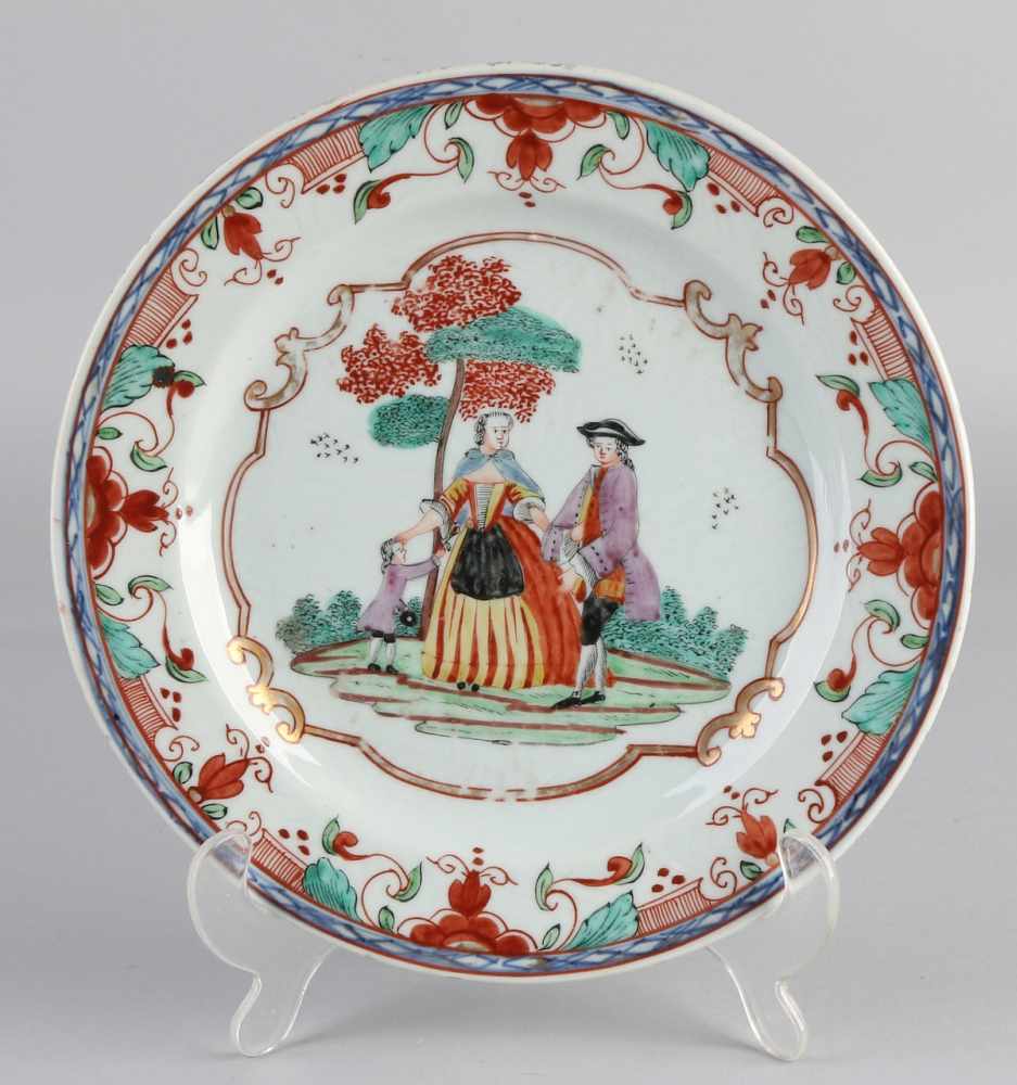 Seltener chinesischer Porzellanteller aus dem 18. Jahrhundert mit Dekor in Europa / Blumen / Gold.