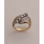Gelbgoldring, 585/000, mit Diamant. Eleganter markanter Ring mit durchbrochenem Kopf, besetzt mit