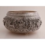 Antike silberne birmanische Opferschale, reines Silber. Eine wunderschön getriebene Schale,