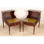 Zwei Möbel im englischen Stil. Mahagoni Nachttische mit Leder oben + Schubladen. Zweite Hälfte des