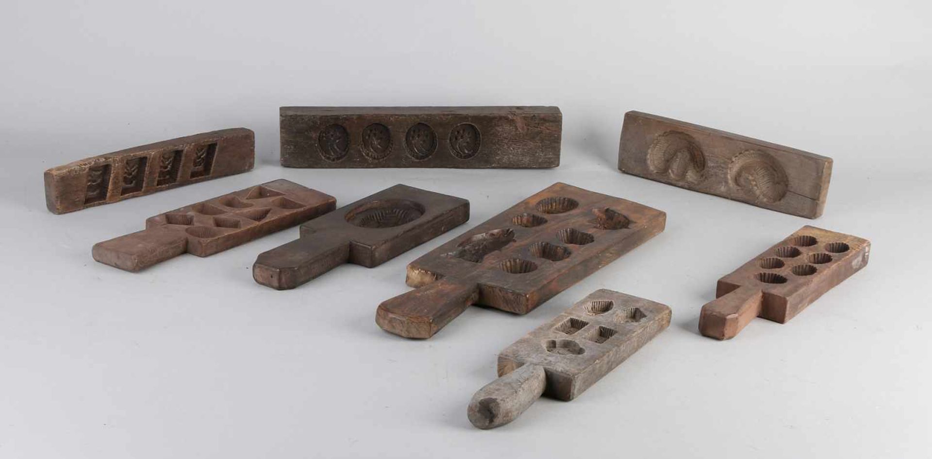 Acht Stücke Holzkekse / Lebkuchenformen aus dem 19. Jahrhundert. Vielfältig. Größe: 27 - 40 cm. In