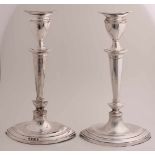 Paar silberne Kerzenhalter, 925/000, gefüllt, in Marquisform mit Filetkanten. MT .: Williams Ltd,