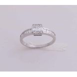 Eleganter Weißgoldring, 750/000, mit Diamant. Ring mit einer Schiene mit Diamanten im