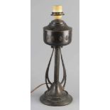 Kupfer Art Deco Lampensockel. Arts & Crafts Stil. War mal Öllampe. Um 1925. Größe: H 44 cm. In