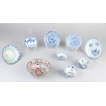 Viele verschiedene alte / antike chinesische Porzellan. Bestehend aus: Drei Tassen und vier
