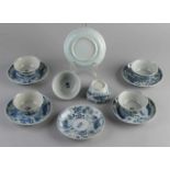 Sechs chinesische Porzellantassen und Untertassen aus dem 18. Jahrhundert. Drei Tassen gut, drei