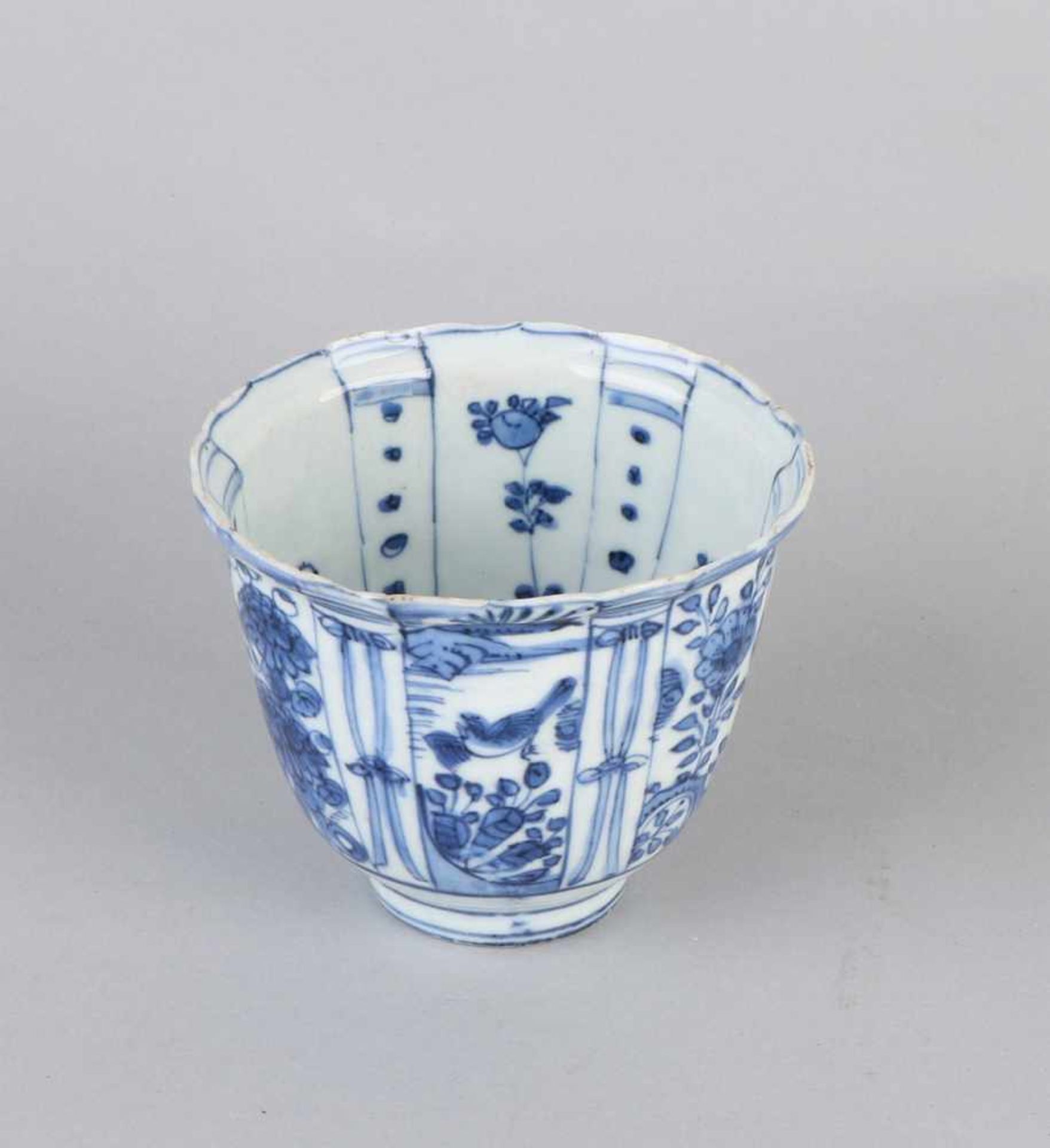 Seltene chinesische Wanli-Schokotasse aus knisterndem Porzellan aus dem 17. Jahrhundert mit