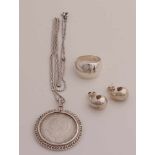 Lot Silberschmuck bestehend aus einer Halskette mit einem Münzanhänger mit einem fl 1 aus dem Jahr
