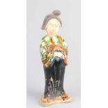 Chinesische glasierte Terrakotta-Figur. Chinesin. Größe: H 28 cm. In guter Kondition.Chines