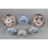 Sechs Teile antikes chinesisches Porzellan. Bestehend aus: Kang Xi Tasse und Untertasse, beschädigt.
