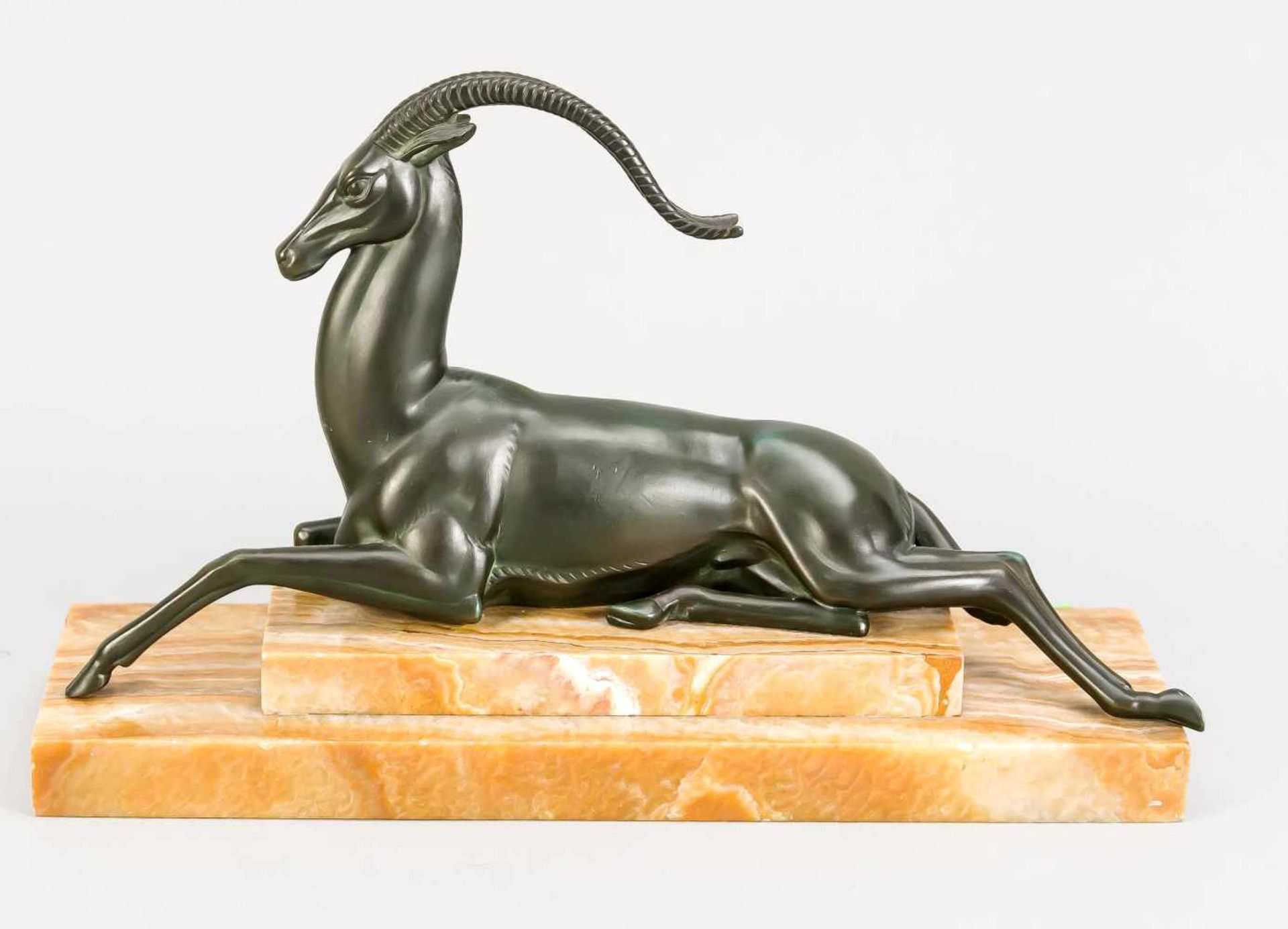 Art-Deco-Bronzeantilope auf Onyxbasis. Design Pierre Le Faquays. Um 1930. Abmessungen: 22 x 37 x