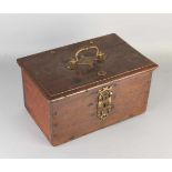 Dokumentenbox aus deutscher Eiche aus dem 18. Jahrhundert mit graviertem Zauber, Wappen und