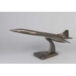 Großes Modell der 'Concorde' im Eisenschreibtischmaßstab. 21. Jahrhundert. Abmessungen: 24 x 60 x 26
